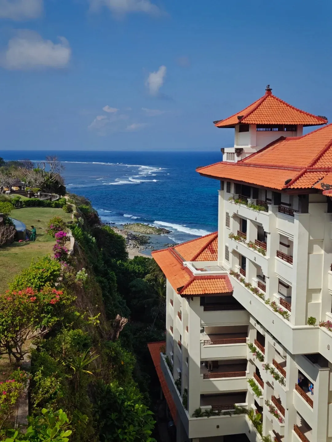 A guest tower on the clifftop above the sea