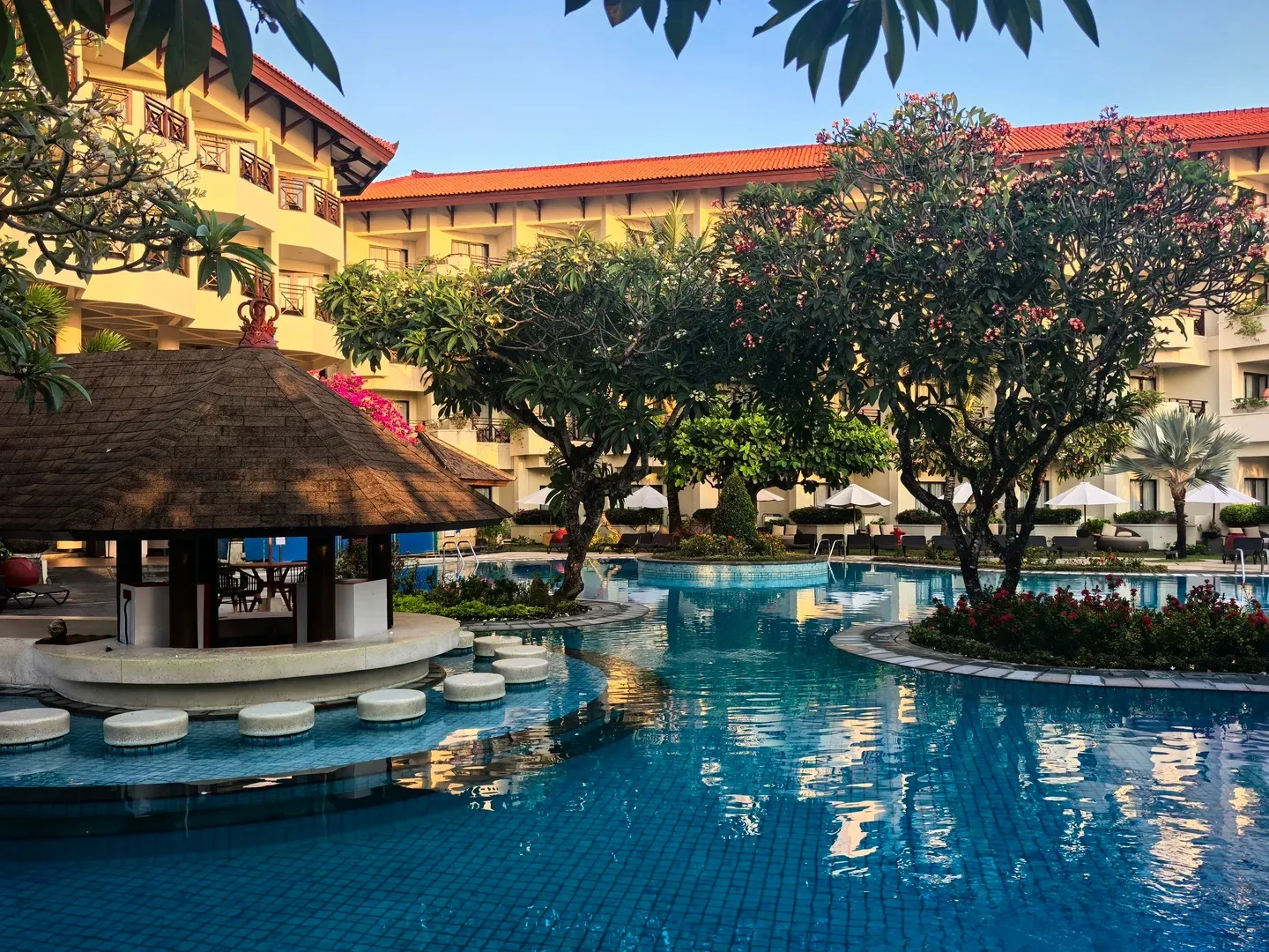 The pool and swim-up bar in front of the hotel wings